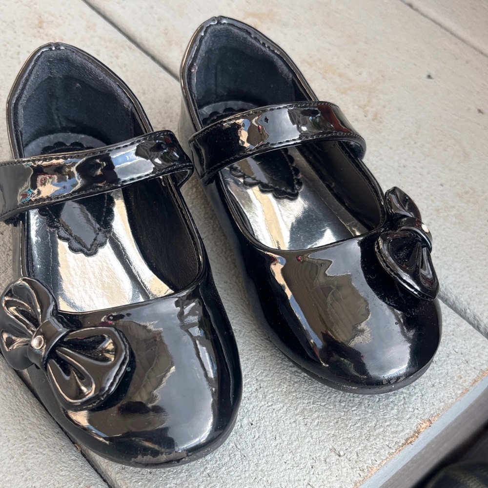 Dream Pairs Black Patent Mary Jane Dress Shoes with Bow